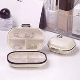 MedicijnMaatje™ Pillendoos & Reisset Organizer | 7 Vakjes | Stijlvol, Compact & Vochtbestendig