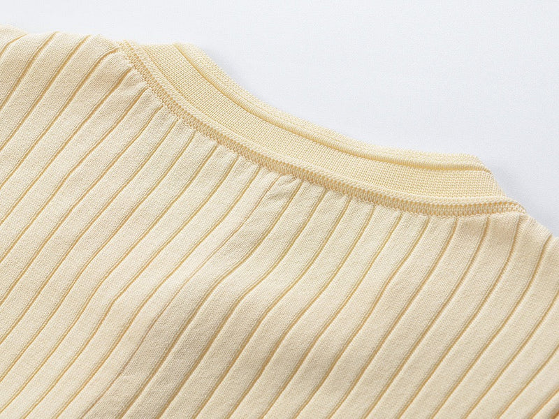 Dora™ | Dames Gebreide Midi-Jurk | Elegant met Knoopsluiting en Uitlopende Korte Mouwen