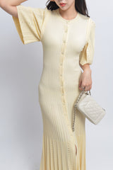 Dora™ | Dames Gebreide Midi-Jurk | Elegant met Knoopsluiting en Uitlopende Korte Mouwen