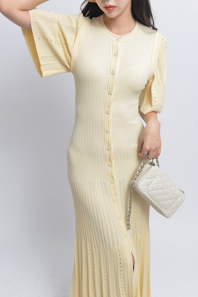 Dora™ | Dames Gebreide Midi-Jurk | Elegant met Knoopsluiting en Uitlopende Korte Mouwen