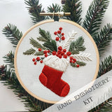 Kerst Borduurpakket | Winterdorp Sneeuwlandschap | Handwerk Set met Ring, Garen en Naalden