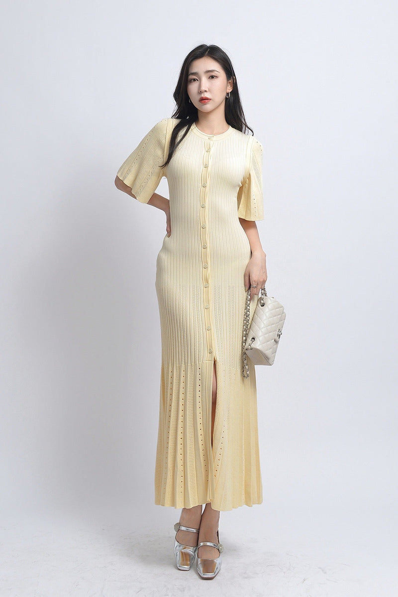 Dora™ | Dames Gebreide Midi-Jurk | Elegant met Knoopsluiting en Uitlopende Korte Mouwen