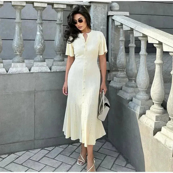 Dora™ | Dames Gebreide Midi-Jurk | Elegant met Knoopsluiting en Uitlopende Korte Mouwen