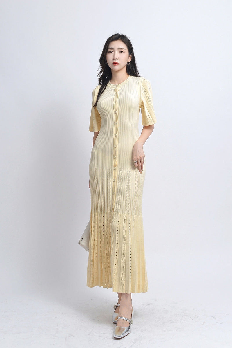 Dora™ | Dames Gebreide Midi-Jurk | Elegant met Knoopsluiting en Uitlopende Korte Mouwen