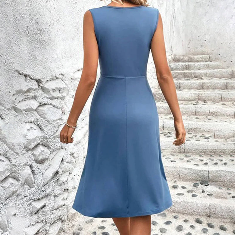 Dames zomerjurk met overslaghalslijn | Mouwloos
