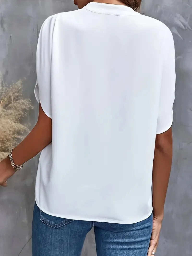 Isalie – Elegante V-halsblouse met vloeiende stof