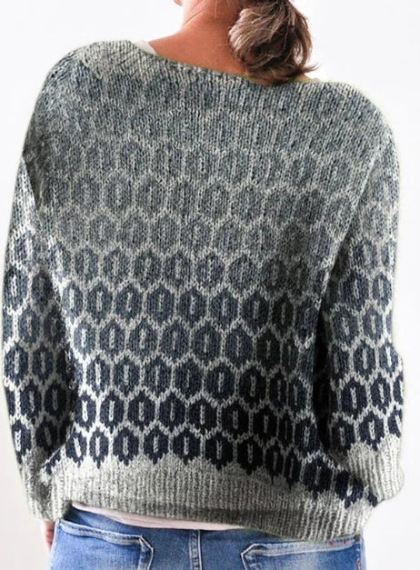 BellaKnit™ Stylish gray sweater with refined details for a fashionable look