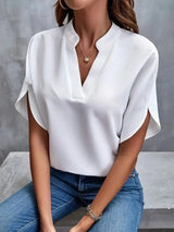 Isalie – Elegante V-halsblouse met vloeiende stof