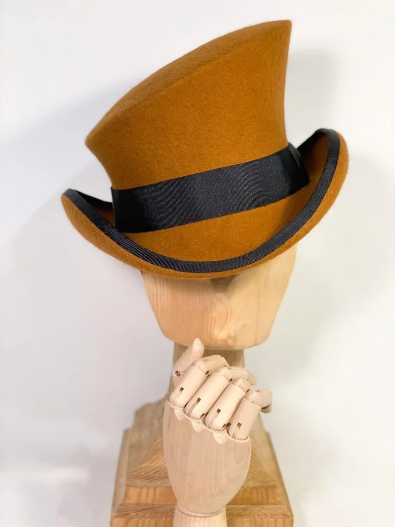 Unisex Hoge Hoed | Asymmetrisch Design | Handgemaakt | Wol Textuur | Zwart