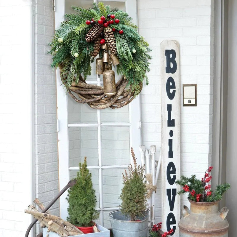 Kerstkrans | Bohemian Stijl | Wintergroen met Dennenappels, Bessen & Gouden Bellen | 45 cm
