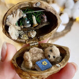 Miniatuur Huisje Cadeau | Handgemaakt uit Walnootschelp | Met Verlichting & Cadeauverpakking