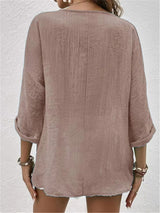 Fayo - Eenvoudige blousetop met V-hals en knoopsluiting