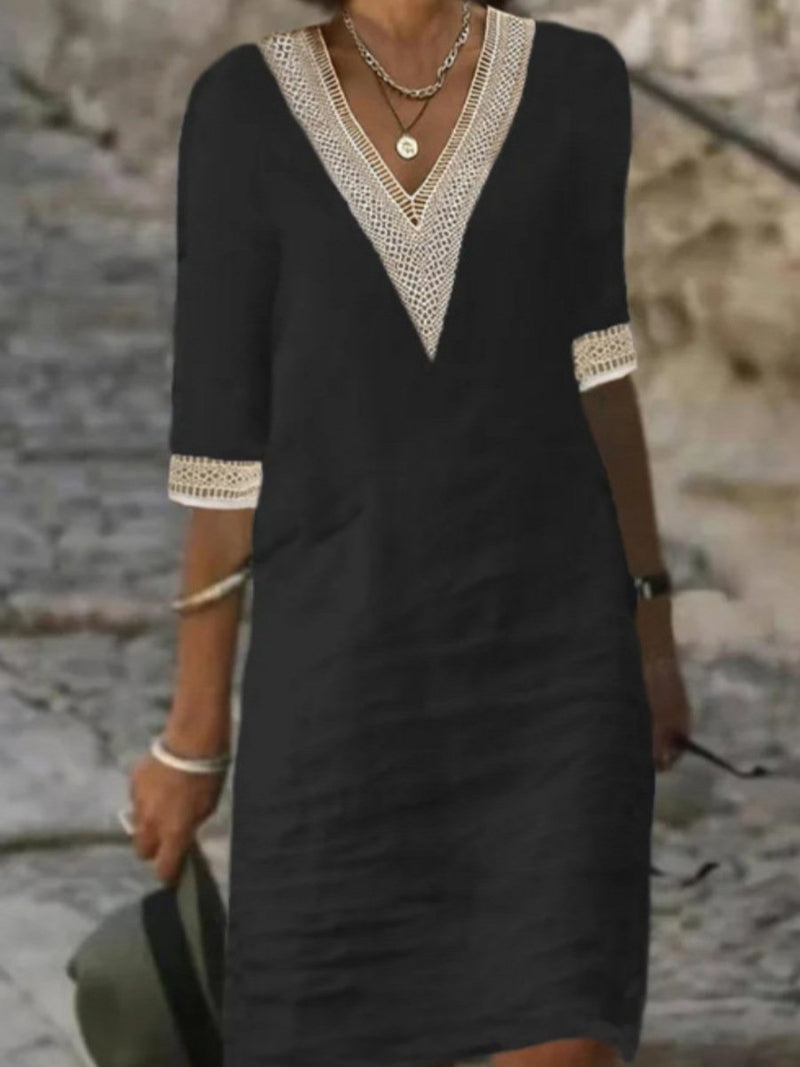 Jana - Dress with V-neck and lace details