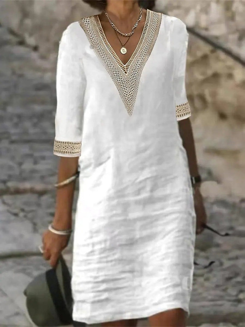 Jana - Dress with V-neck and lace details
