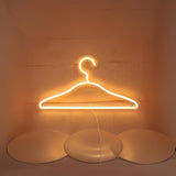 NeonHanger™ Verlicht je Garderobe
